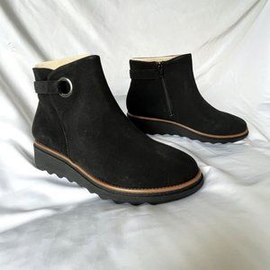 Clarks Size 9 Sharon Spring Black Suede Bootie